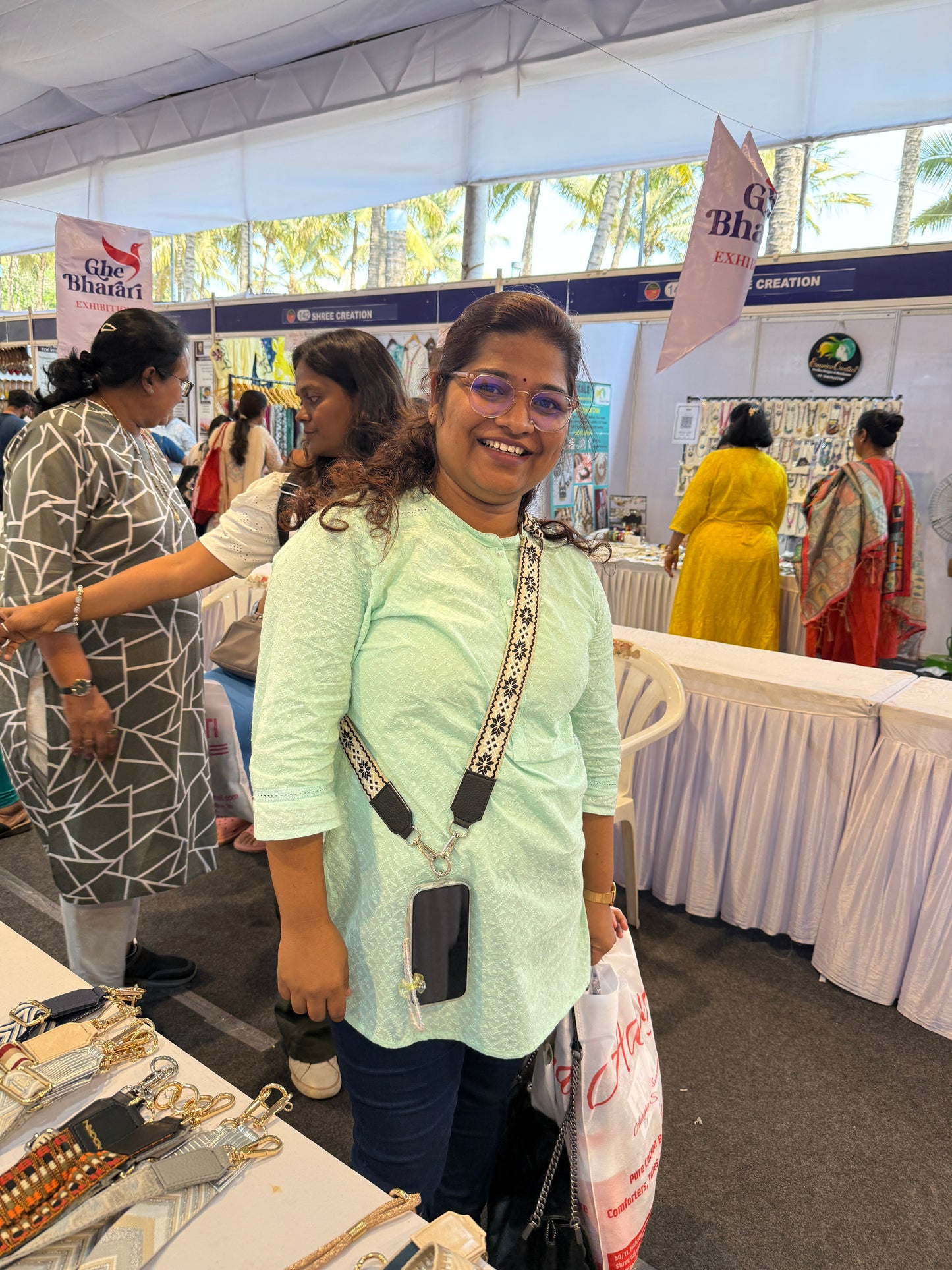 FLOWER BEIGE & BLACK BELT WITH POUCH