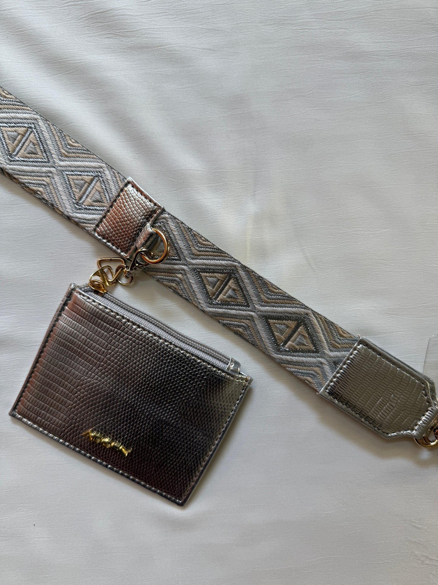 GEOMETRIC SILVER BELT WITH POUCH