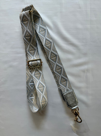 GEOMETRIC SILVER BELT WITH POUCH