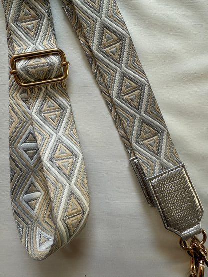 GEOMETRIC SILVER BELT WITH POUCH